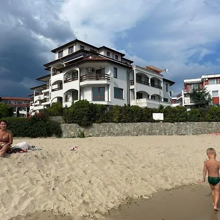 Apartment Robinzon Apartmets -elenite Sveti Vlas